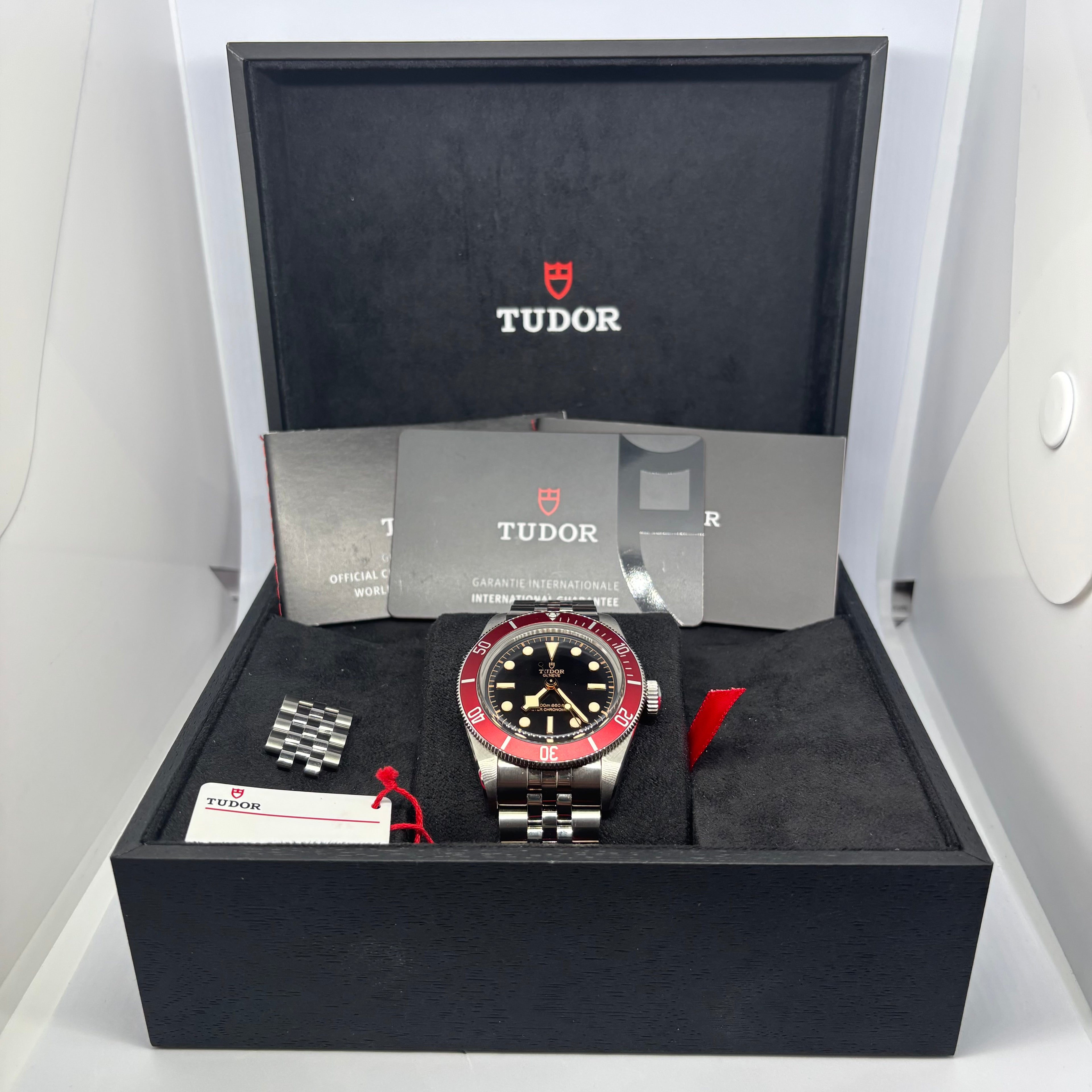 Tudor Black Bay Burgundy METAS - M7941A1A0RU-0003  - 41mm - 2023 - Full Set - In Warranty