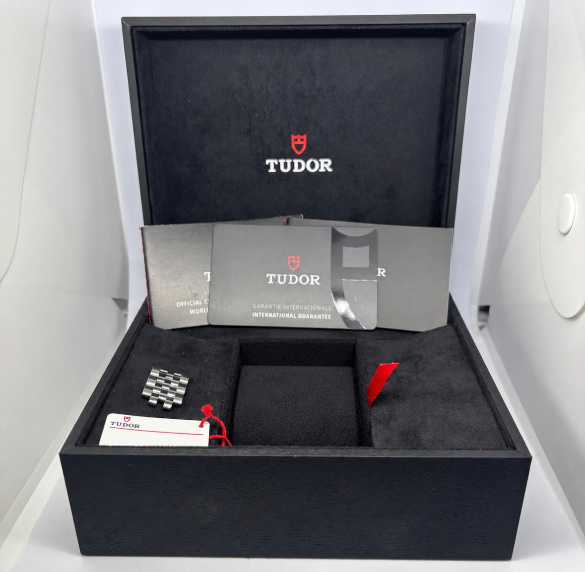 Tudor Black Bay 41 Monochrome - M7941A1A0NU-0003 - Black - 41mm - 2024 - 5 Link